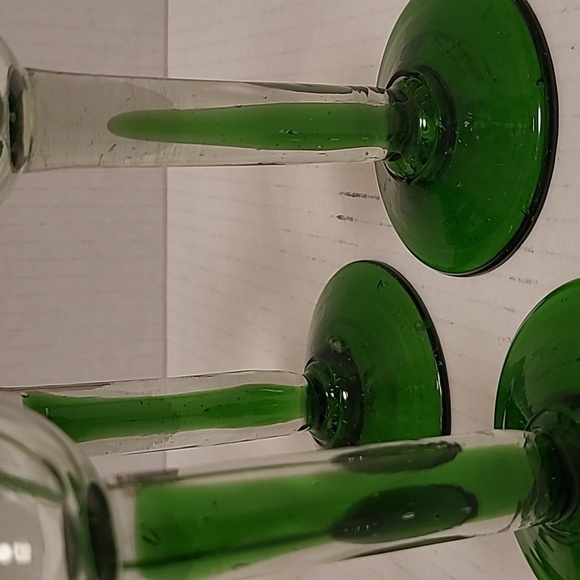 Set of 4 Handblown Green Stemmed Wine Glasses - Picture 14 of 16